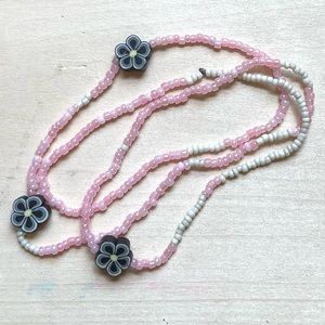 HANDMADE GLASS NECKLACE | Lazy Daisy Readymade Necklace in Bubble Gum